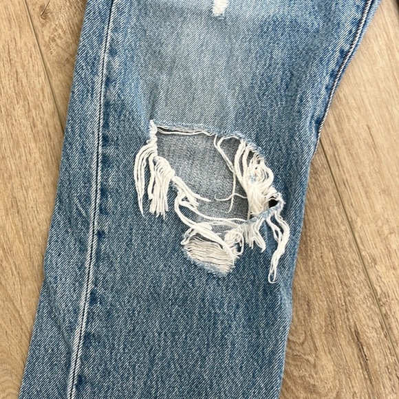 Levi’s Wedgie Straight Distressed Jeans in Light Wash Size 24 - Picture 8 of 13